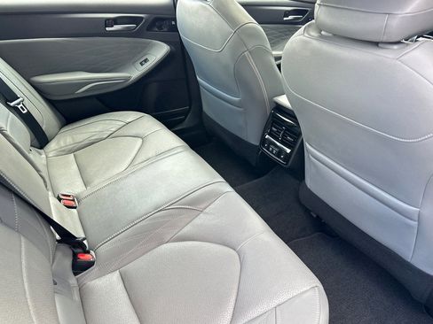 Used 2020 Toyota Avalon Limited image 31