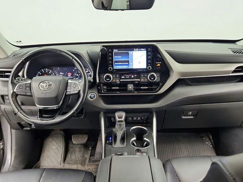 Used 2021 Toyota Highlander XLE FWD image 29