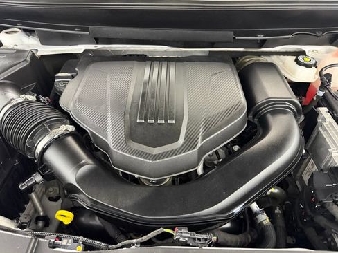 Used 2025 Chevrolet Traverse Z71 w/ Enhanced Driving Package AWD/4WD image 39
