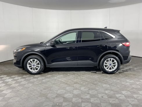 Used 2022 Ford Escape SE image 3