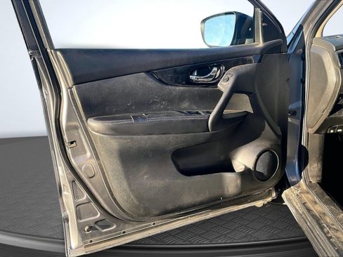 Used 2020 Nissan Rogue Sport SV image 23