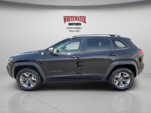 Used 2019 Jeep Cherokee Trailhawk w/ Comfort/Convenience Group AWD/4WD image 3