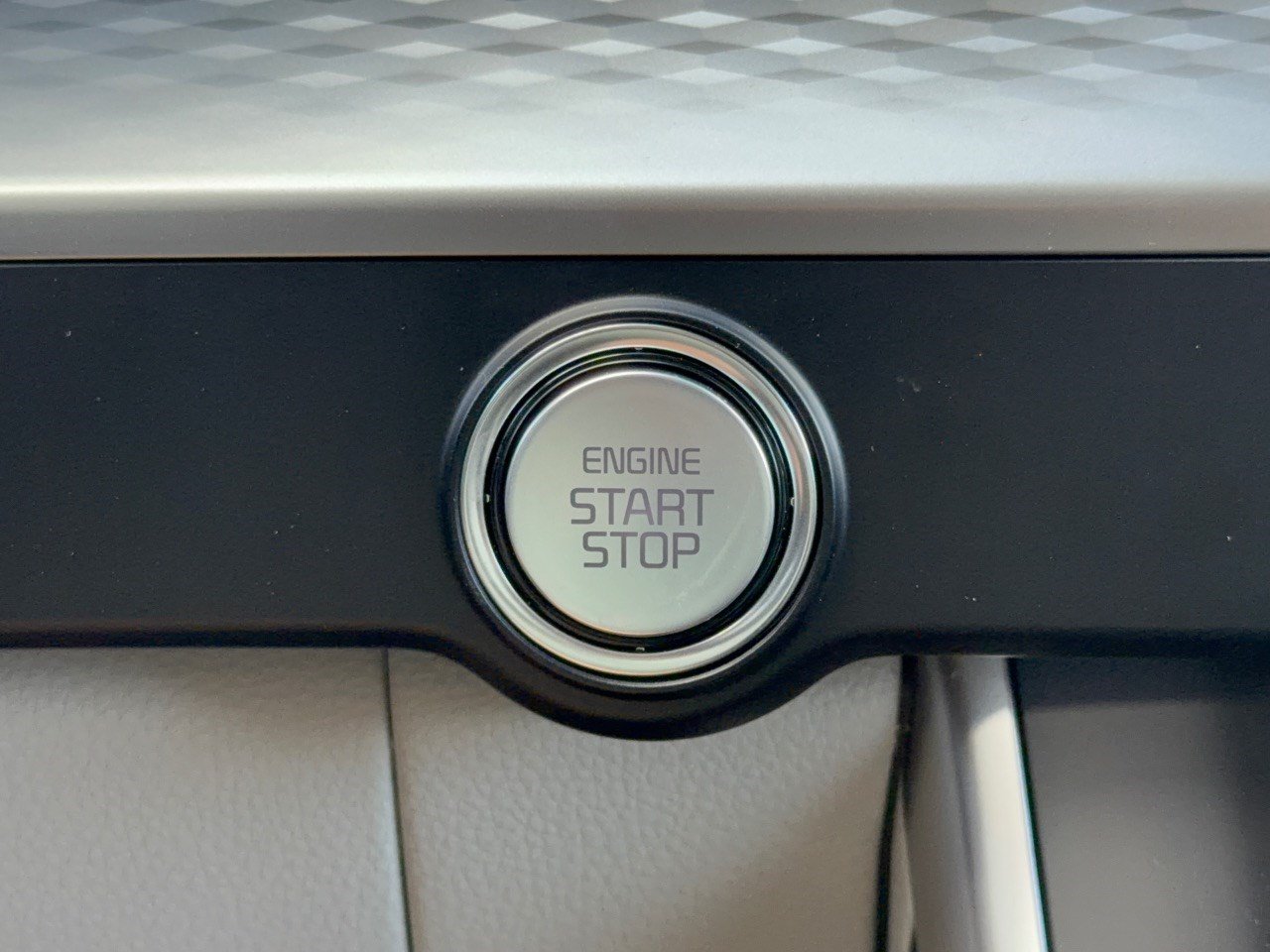 Used 2024 Kia Carnival LX FWD image 20