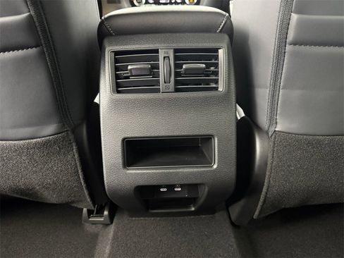 New 2025 Mitsubishi Outlander SE image 27