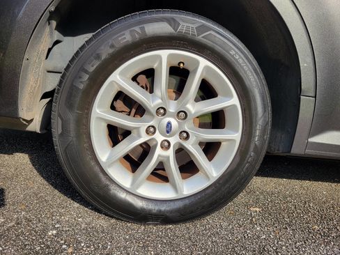 Used 2019 Ford Flex SE image 14