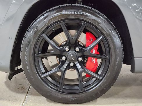 Used 2021 Jeep Grand Cherokee SRT image 29