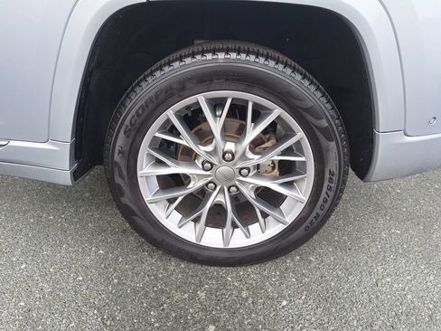 Certified 2022 Jeep Grand Cherokee Summit w/ Luxury Tech Group V AWD/4WD image 32