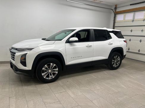 Used 2025 Chevrolet Equinox LT image 2