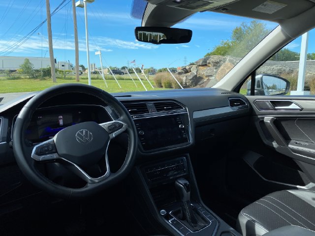 Used 2023 Volkswagen Tiguan SE FWD image 12
