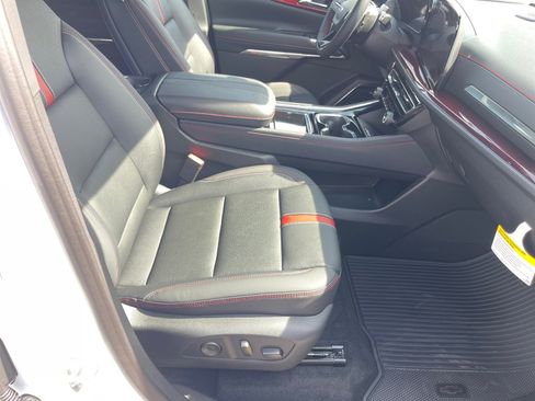 New 2026 Chevrolet Traverse RS image 18