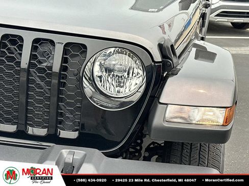 Used 2022 Jeep Gladiator Sport AWD/4WD image 8