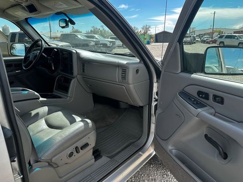 Used 2005 GMC Sierra 2500 SLT w/ Skid Plate Package image 12