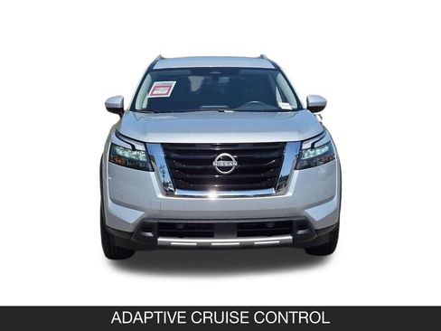 Used 2025 Nissan Pathfinder SL FWD image 4
