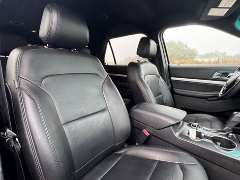 Used 2016 Ford Explorer XLT w/ Equipment Group 202A image 14