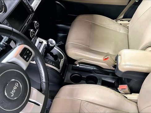 Used 2014 Jeep Compass Limited w/ Sun/Sound Group FWD image 17
