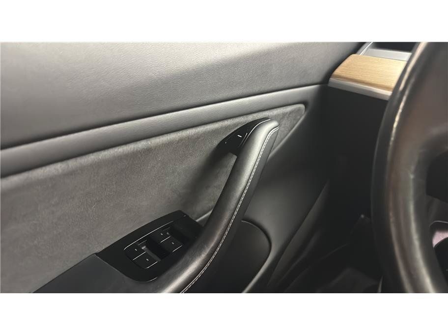 Used 2018 Tesla Model 3 Long Range RWD image 32
