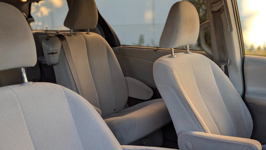 Used 2013 Toyota Sienna LE FWD image 21