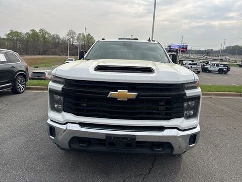 Used 2024 Chevrolet Silverado 3500 W/T image 2