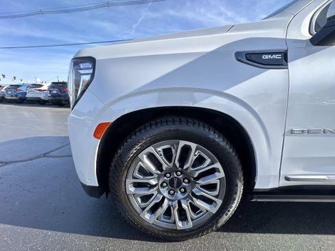 Used 2023 GMC Yukon XL Denali Ultimate w/ LPO, Floor Liner Package AWD/4WD image 10