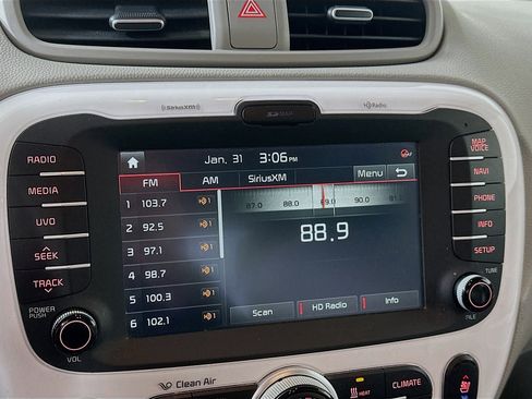 Used 2016 Kia Soul EV + image 21