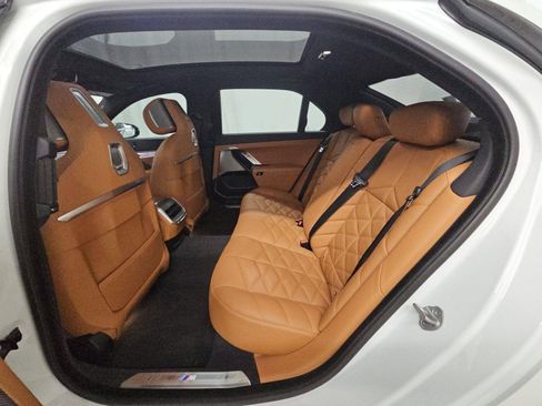 Used 2023 BMW 740i image 12