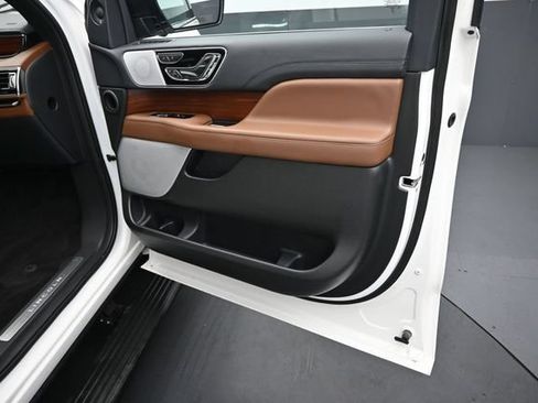 Certified 2023 Lincoln Navigator Reserve AWD/4WD image 35
