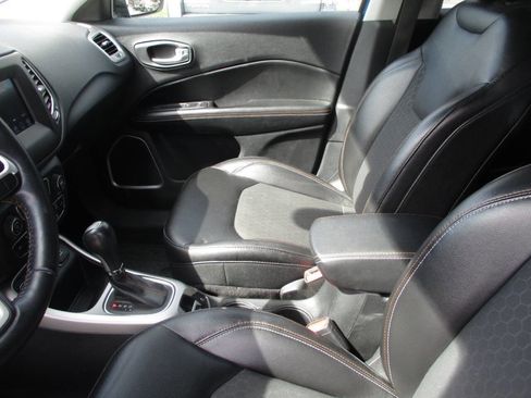 Used 2018 Jeep Compass Latitude w/ Popular Equipment Group image 18