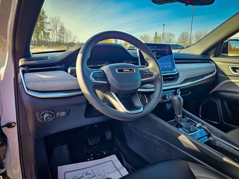 Certified 2024 Jeep Compass Latitude image 12