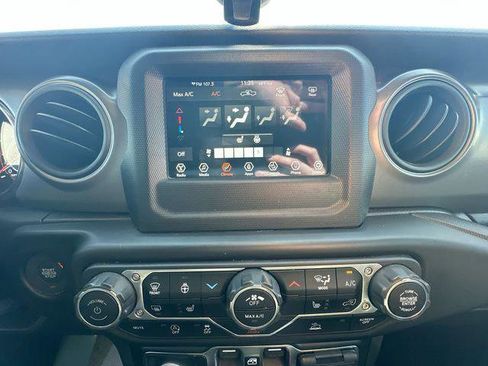 Certified 2022 Jeep Gladiator Sport AWD/4WD image 20
