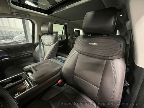 Used 2025 Ford Expedition Platinum w/ Platinum Ultimate Package image 17