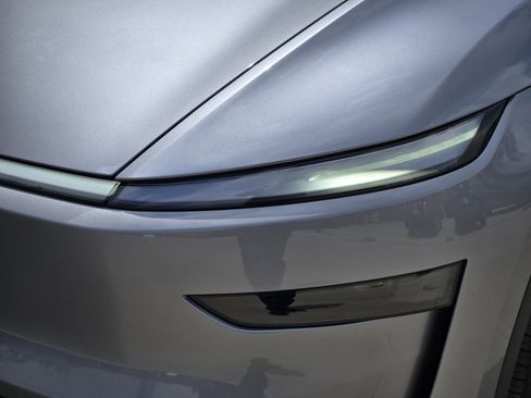 Used 2026 Tesla Model Y 2WD image 6