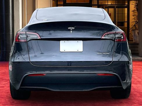 Used 2024 Tesla Model Y Long Range AWD/4WD image 5