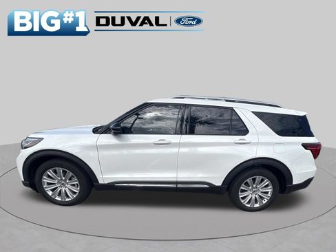 Used 2025 Ford Explorer Platinum RWD image 5