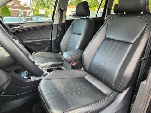 Used 2022 Volkswagen Tiguan SE AWD/4WD image 7