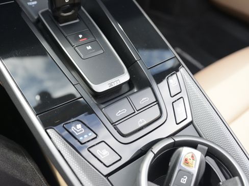 Certified 2021 Porsche 911 Carrera RWD image 23