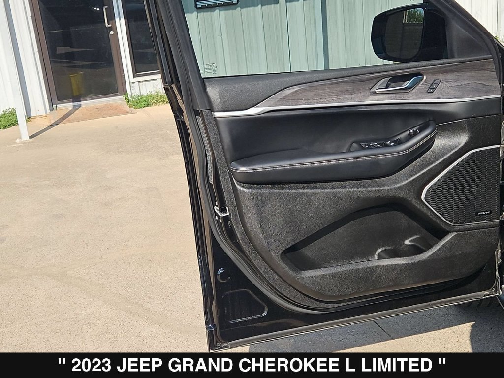Used 2023 Jeep Grand Cherokee L Limited AWD/4WD image 14