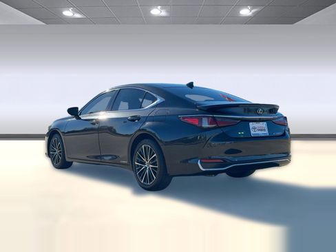 Used 2022 Lexus ES 300h w/ Premium Package image 3