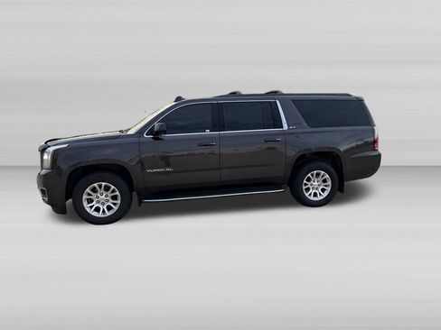 Used 2017 GMC Yukon XL SLT w/ Open Road Package AWD/4WD image 10