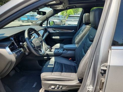Used 2025 Cadillac XT6 Premium Luxury w/ Platinum Package AWD/4WD image 13