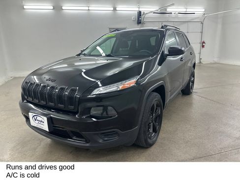 Used 2017 Jeep Cherokee Sport w/ Cold Weather Group AWD/4WD image 6