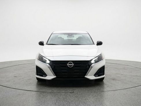 Used 2025 Nissan Altima 2.5 SV image 2