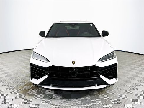 Used 2025 Lamborghini Urus SE image 2