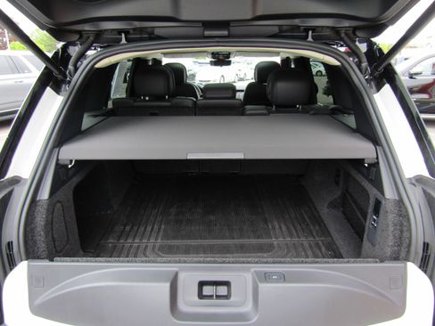 Used 2025 Land Rover Range Rover SE AWD/4WD image 28