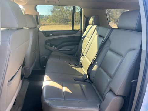 Used 2018 Chevrolet Suburban LT image 25