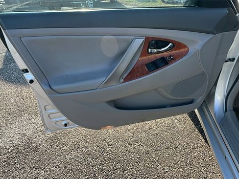 Used 2011 Toyota Camry SE image 11