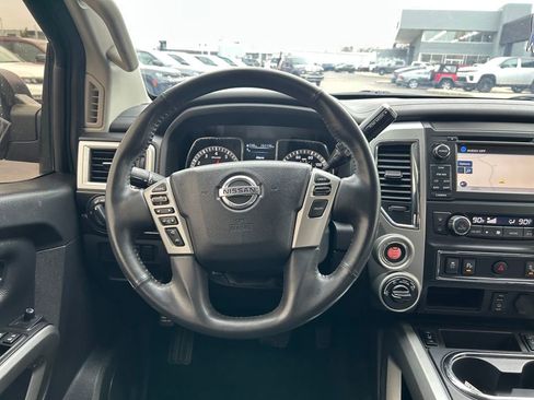 Used 2018 Nissan Titan SV w/ SV Convenience Package image 10