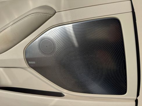 Used 2019 Genesis G90 3.3T Premium RWD image 27