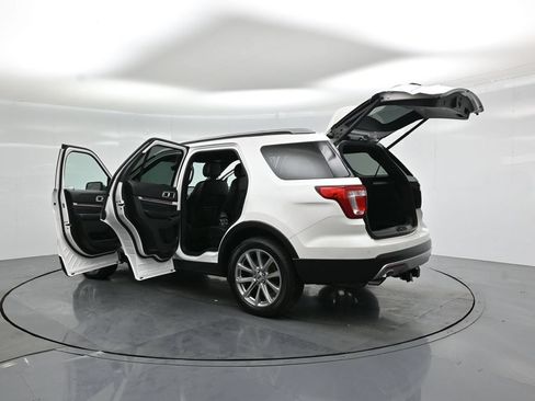 Certified 2017 Ford Explorer Limited FWD image 34