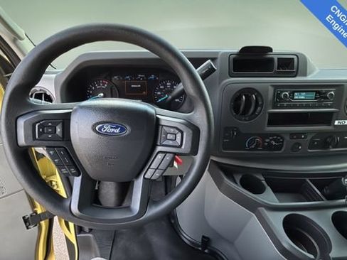 Used 2022 Ford E-450 and Econoline 450 Super Duty RWD image 13