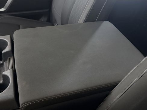 Used 2017 Nissan Titan SV RWD image 18